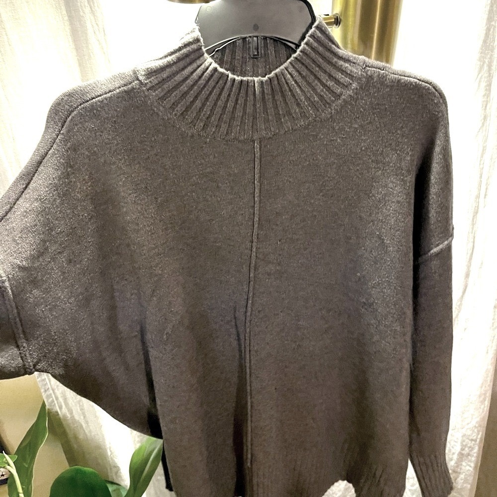 Cyrus sweater front seam gray extra soft midweight fall layers euc minimalist 2x